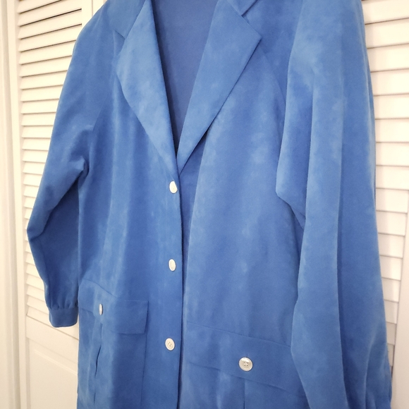 Vintage Women's Blue Suede Coat with Shoulder Pads - Picture 6 of 10